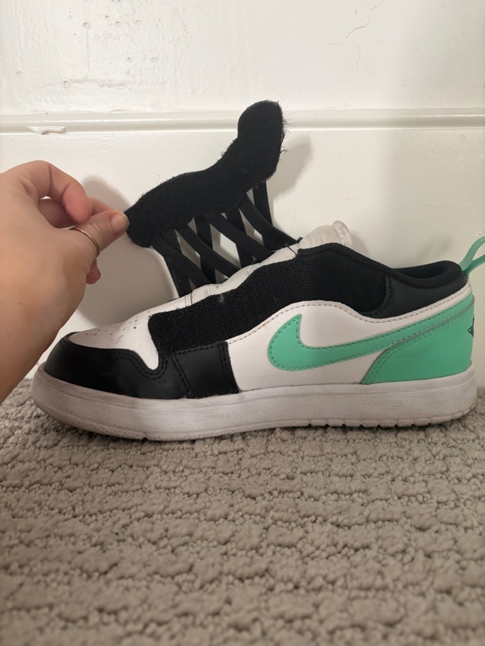 Nike Kids Low-Top Sneakers in Black, White & Mint Green Slip Ins - Picture 3 of 4